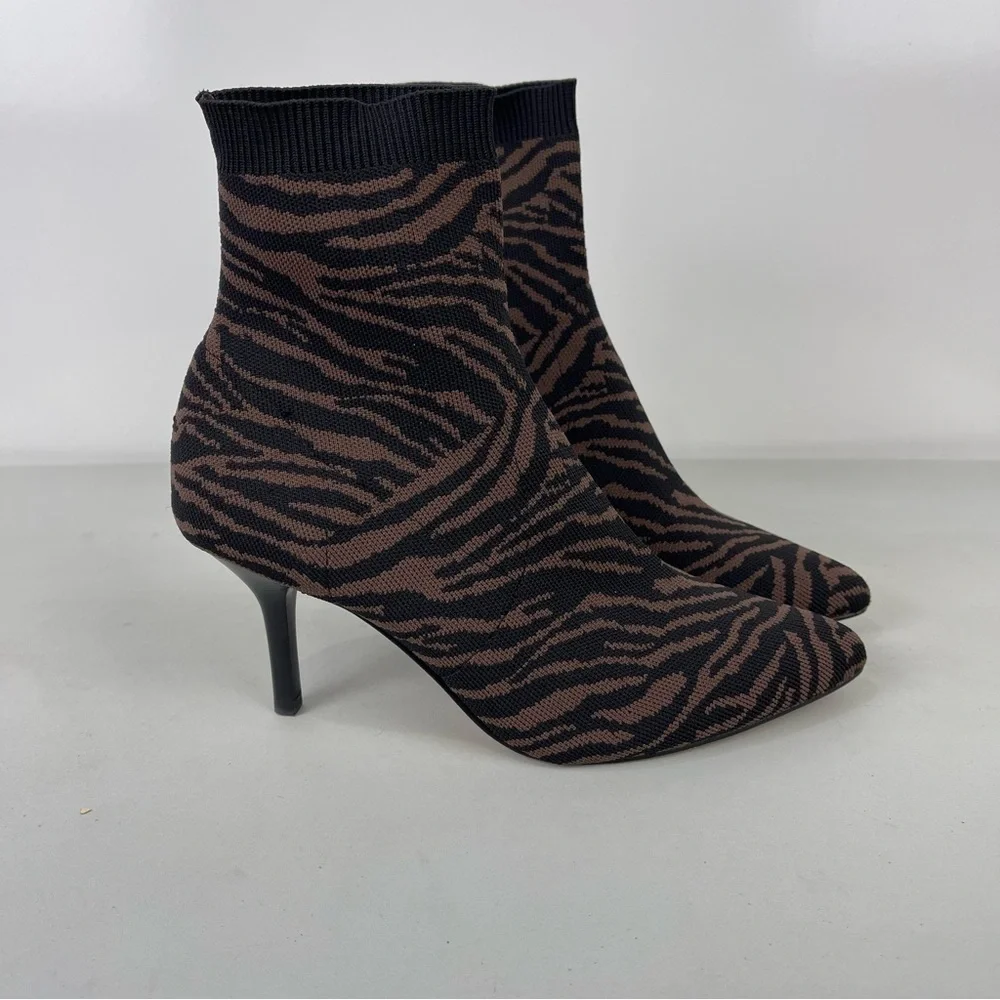 Vince Camuto Achie Knit Sock Booties Point Toe Brown Tiger Print Women's Sz 6.5